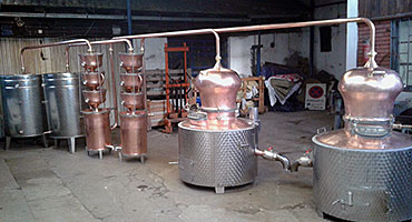 Dva kazana od 400 lit. sa separatorima gde su peći izolovane kamenom vunom od 5 cm